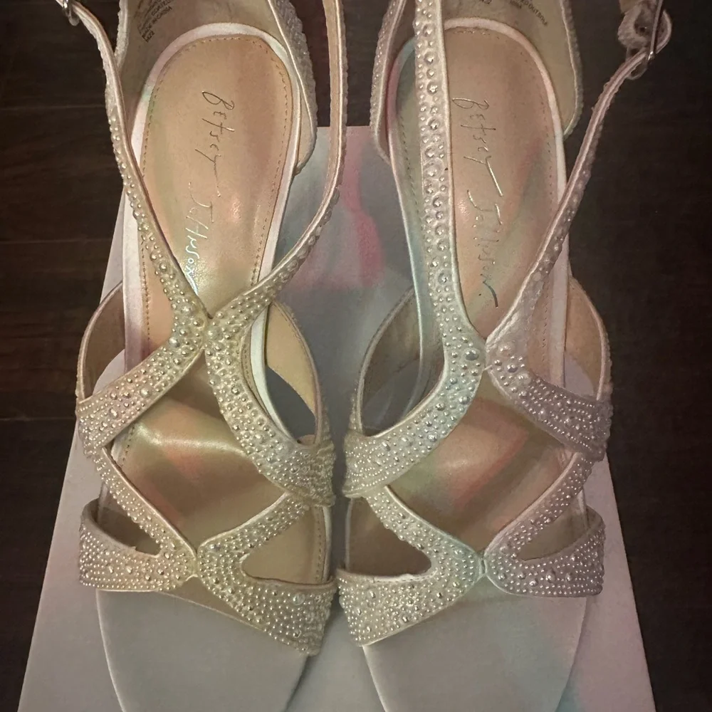 Betsey Johnson Pearl Heels - Picture 4 of 14